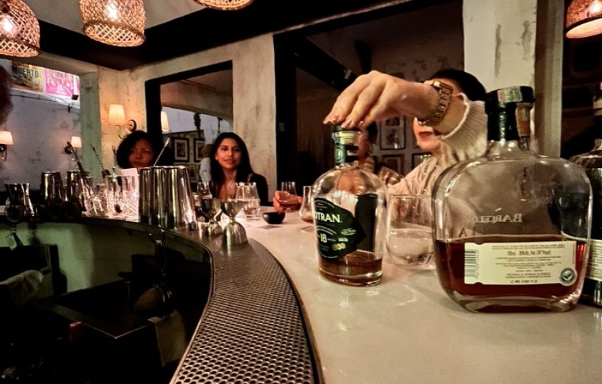Pub crawl. Explore the best bars of the city