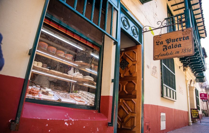 Candelaria Street Food Tour with a Foodie